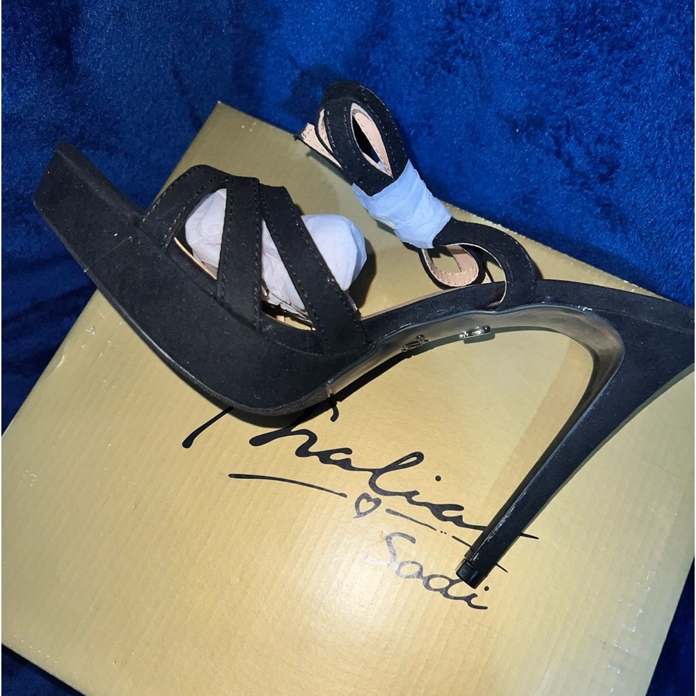 Thalia shoes size 9
